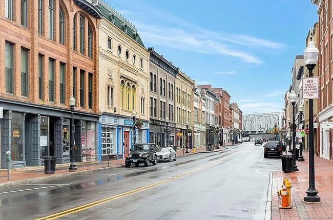 Building Photo - 10 Haviland St