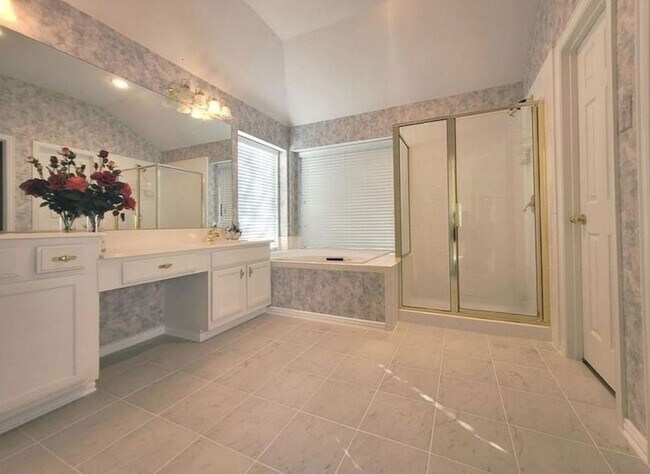 Building Photo - 6401 Dakota Dr