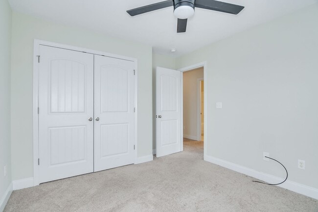 Building Photo - Canterbury Farms 3 Bed 2.5 Bath!