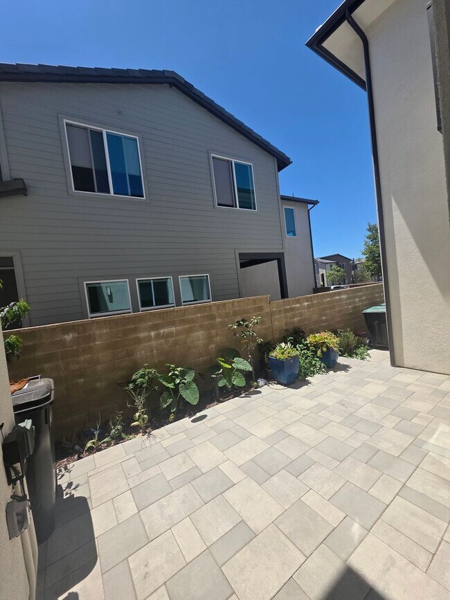 Building Photo - Newly-Buit Home in Great Park