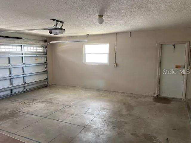 Building Photo - 3654 Pin Oaks St