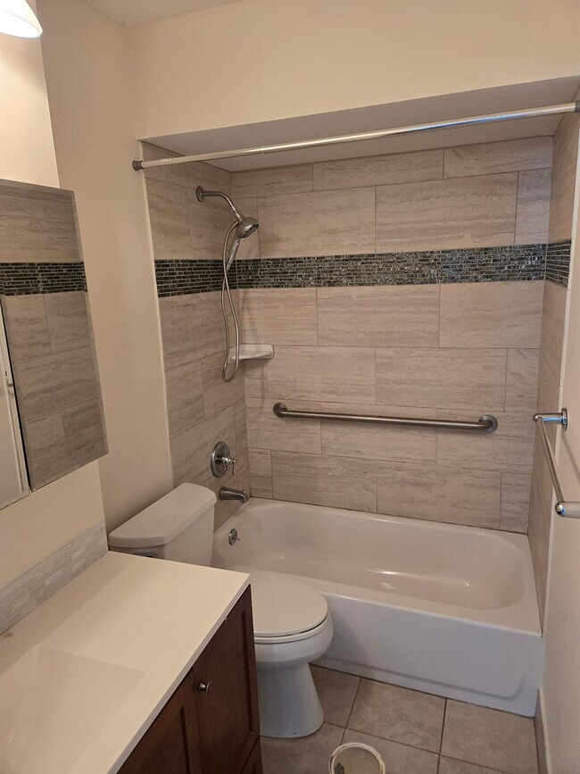 Building Photo - 336 N Birch Rd