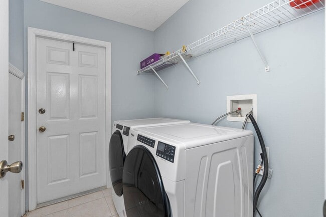 Building Photo - Large Beautiful Legacy Park Villa: 5BR, Pool & Near Disney