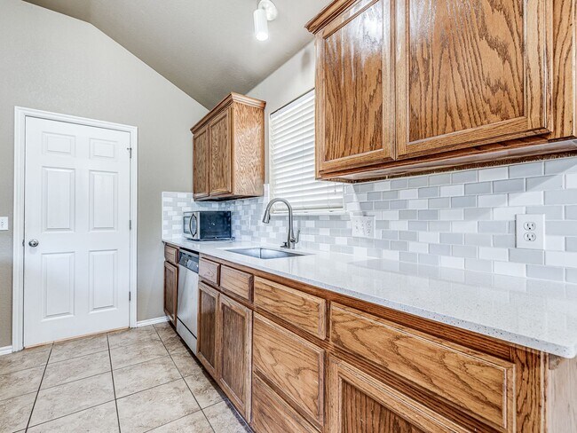 Building Photo - 1104 Westridge Dr