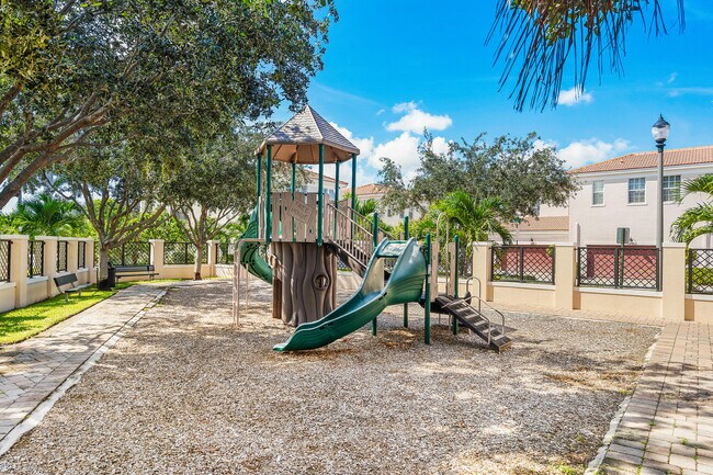 Building Photo - 810 NW 83rd Ln