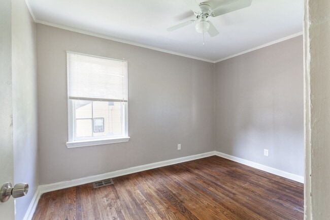Building Photo - Charming Renovated Bungalow in Grove Park ...