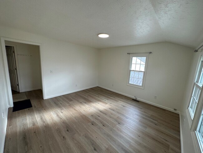 Building Photo - 2802 10th Ave