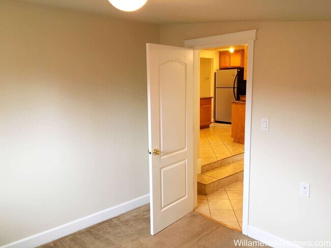 Building Photo - 4 Bedrooms, 2 Bathrooms, Large Fenced Backyard in Central Salem