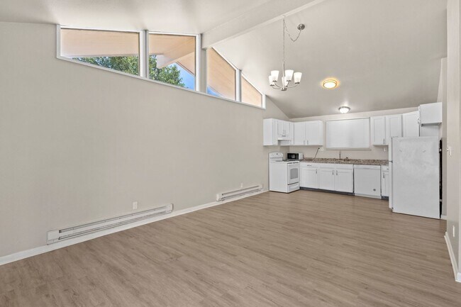 Building Photo - 2BD Condo in Pueblo West!