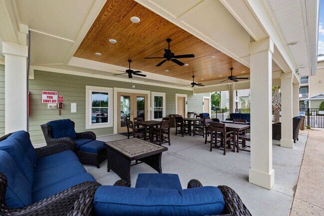 Building Photo - 587A Sunnyside Ave