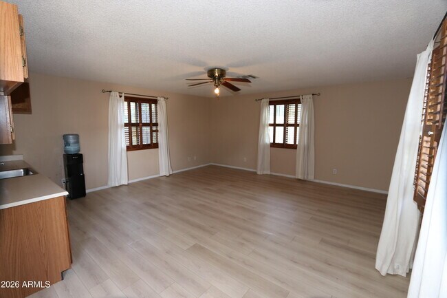 Building Photo - 3809 E Coolidge St