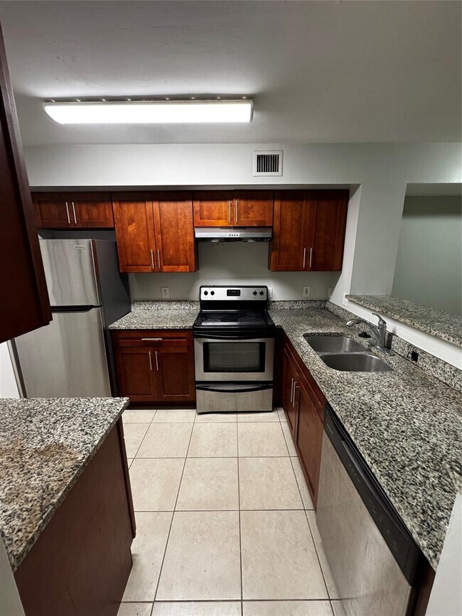 Building Photo - 12106 St.Andrews Place Apt #102, Miramar, ...