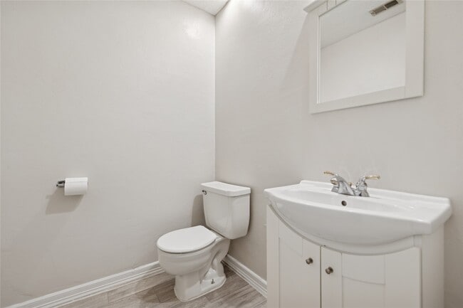 Building Photo - 8610 Lake Crystal Dr