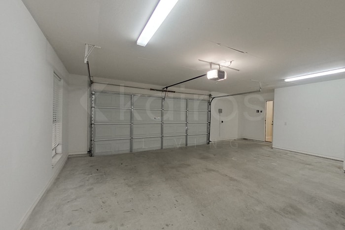 Building Photo - 15334 Guadalupe River Dr