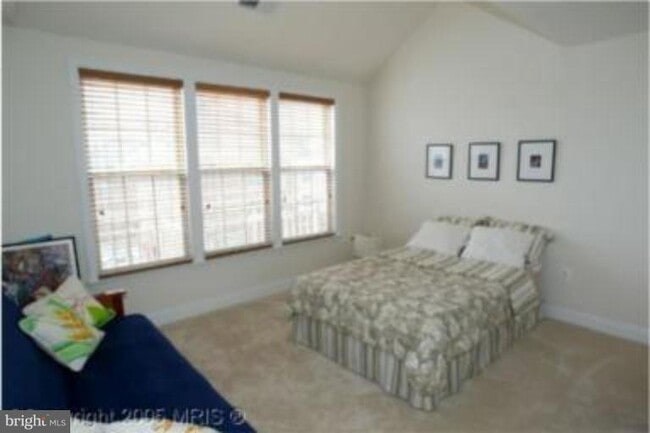 Building Photo - 804 Grand Champion Dr