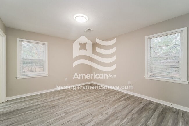 Building Photo - 573 N Park Ln