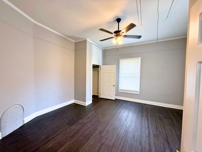 Building Photo - 302 G St