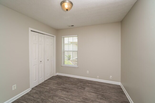 Building Photo - 11111 Meadow Chase Ct