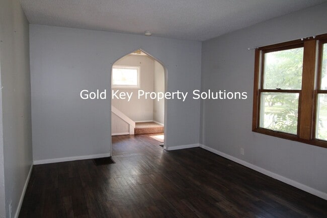 Building Photo - 4 Bedroom House Close to Ball State University. (NO SECTION 8)
