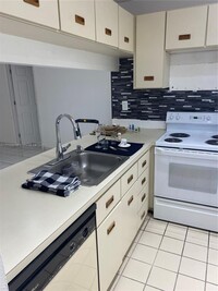 Building Photo - 2720 W 63rd Pl