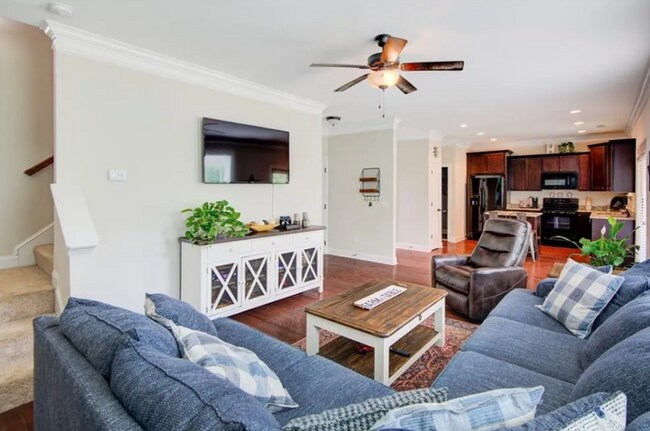 Building Photo - 232 Streams Way