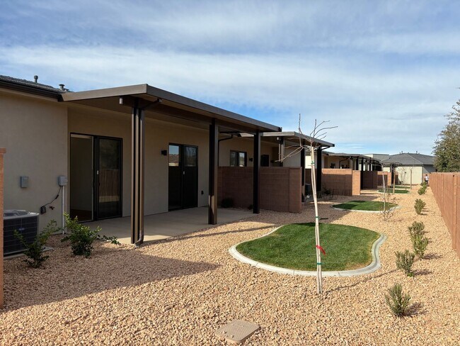 Building Photo - Price Reduced!! Woodland Estates Townhome!