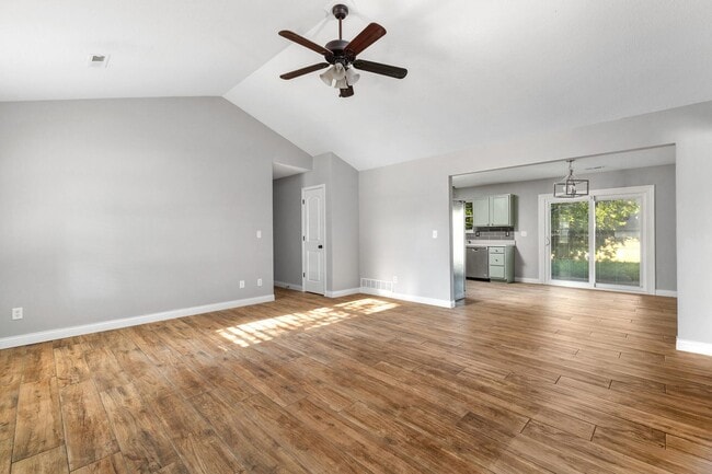 Building Photo - 607 Winter Way Dr