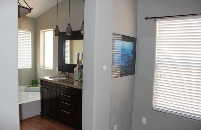 Building Photo - 9456 E Pine Valley Rd