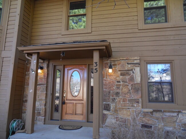 Building Photo - Gorgeous 5 bedroom home in the Broadmoor B...