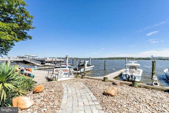 Building Photo - 801 N Fairfax St