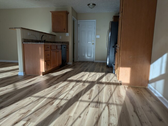 Building Photo - 361 Americana Dr