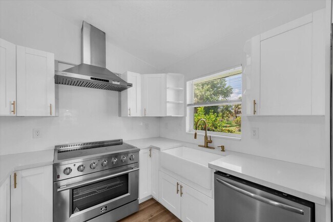 Building Photo - 1611 3rd Ave W