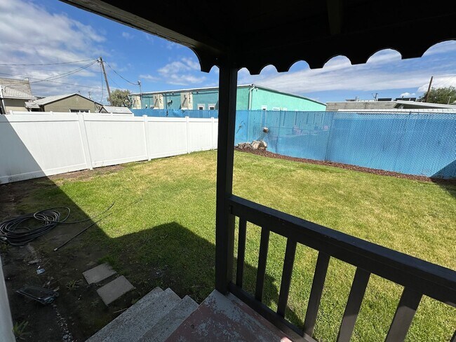 Building Photo - Cozy 1 Bd 1 Bath Remodeled Duplex