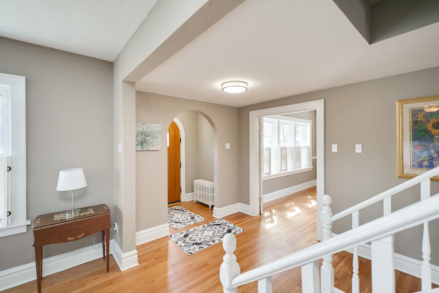 Entry Foyer with stairs to bedroom level. - 9411 Sterling Plz