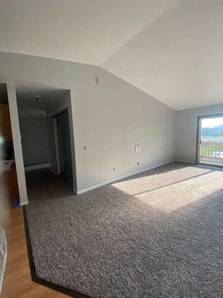 Primary Photo - 7483 Crosscreek Dr