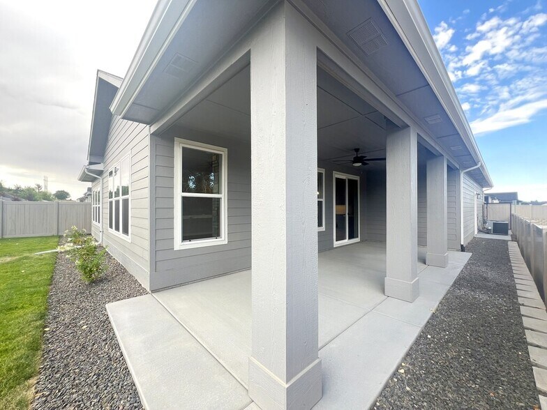 Building Photo - 2282 S Hurd Ave