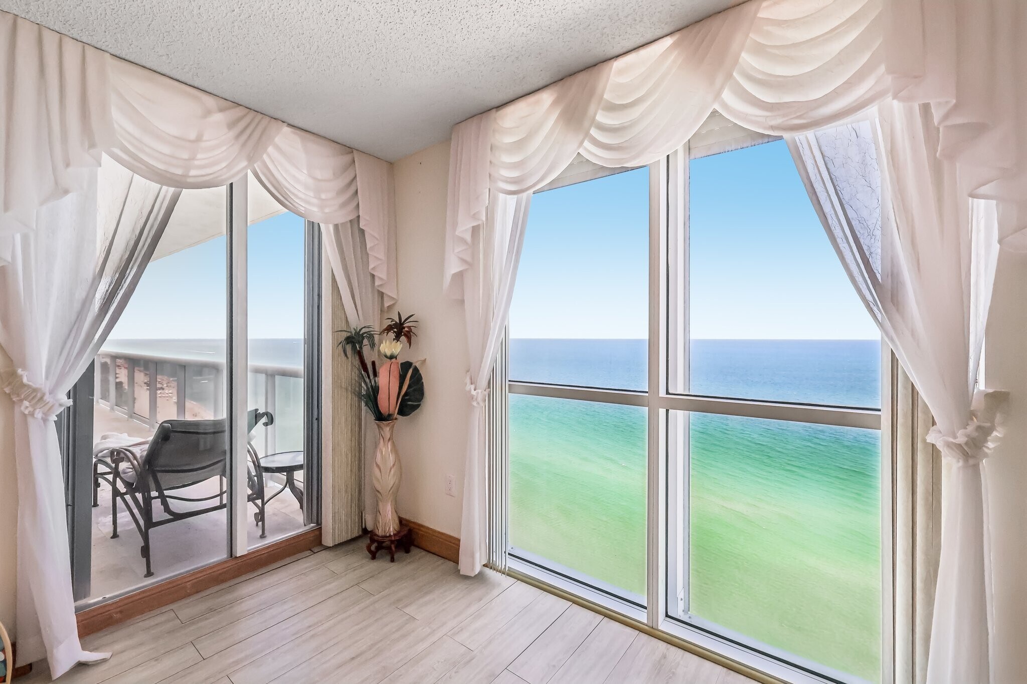 Building Photo - 16711 Collins Ave