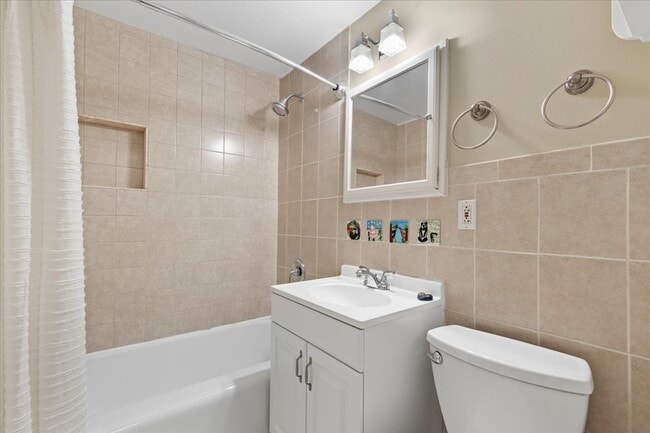 Building Photo - 40 Williamsburg Rd