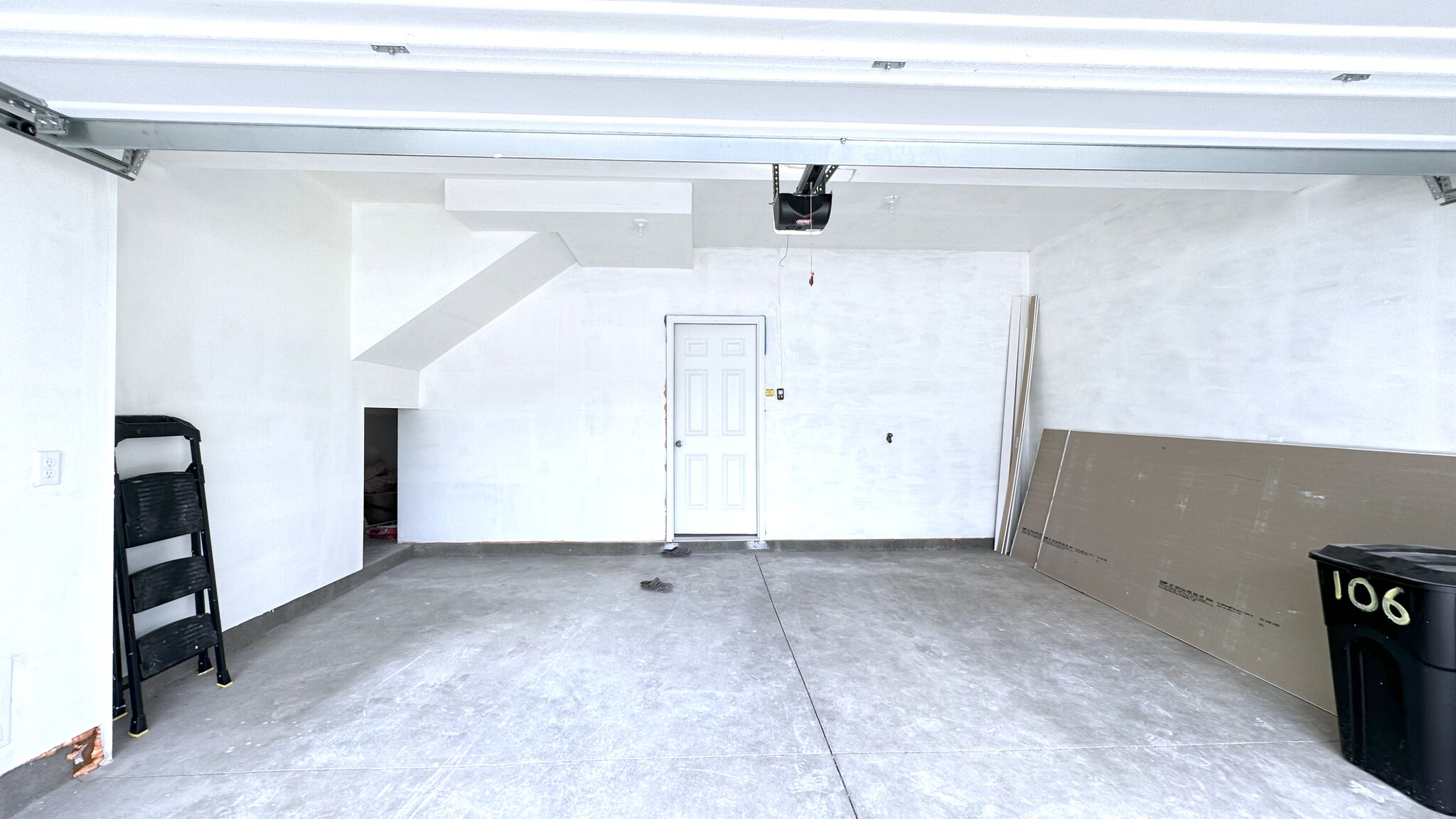 Building Photo - 106 Sweetwater Dr