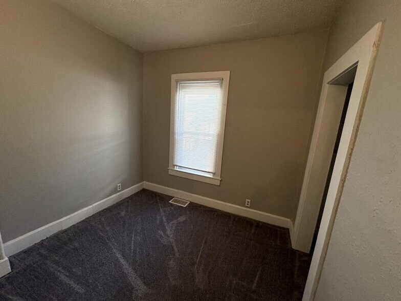 Building Photo - 2708 7th Ave