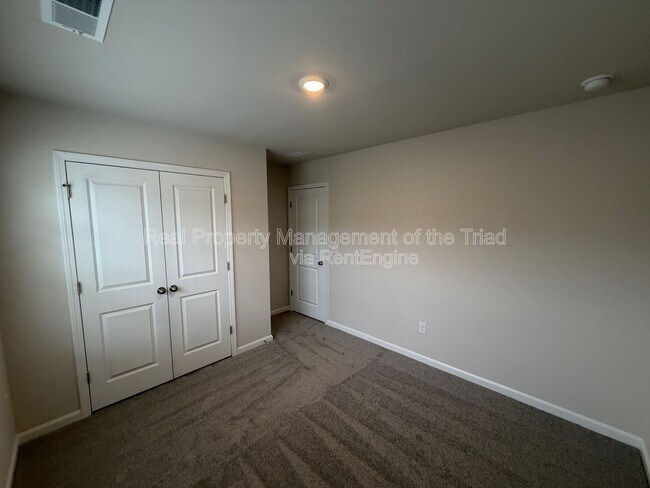 Building Photo - 1784 Mallard Dr
