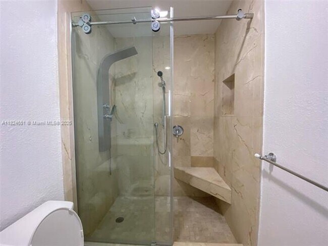 Building Photo - 19330 NE 18th Pl