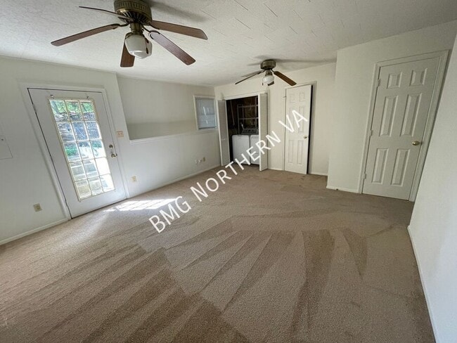 Building Photo - 865 Tall Oaks Square