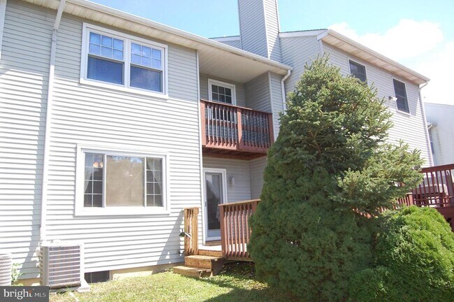 Building Photo - 131 Red Haven Dr