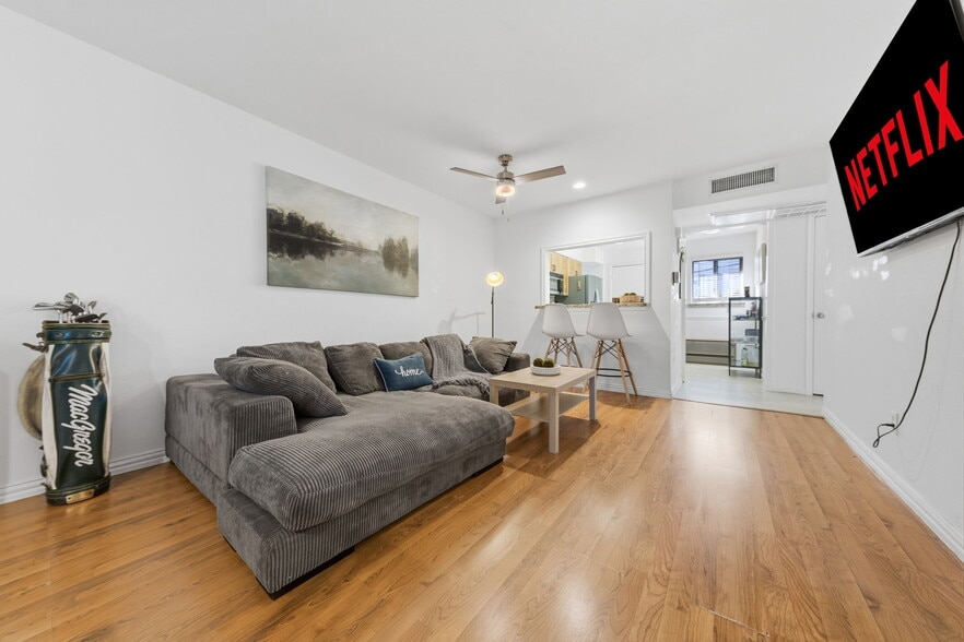 Building Photo - 5057 Les Chateaux Dr