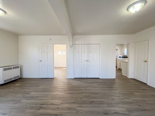 Interior Photo - 1450 W 39th St