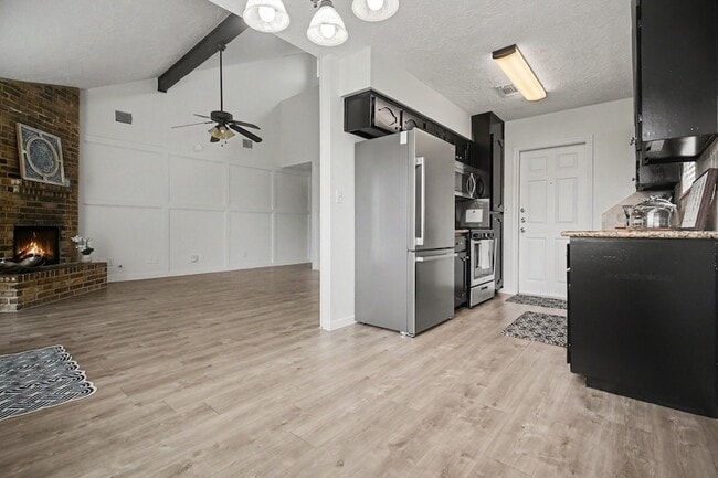 Building Photo - 1227 Mission Dr