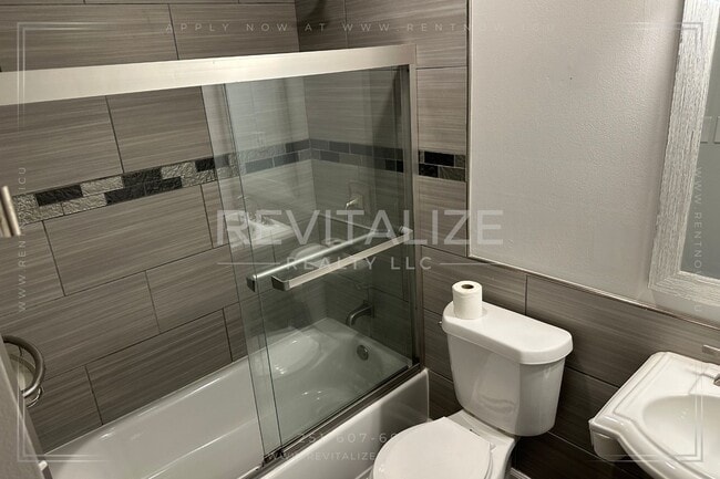 Building Photo - Stunning 4 Bed/2 Bathroom Home in West Mob...