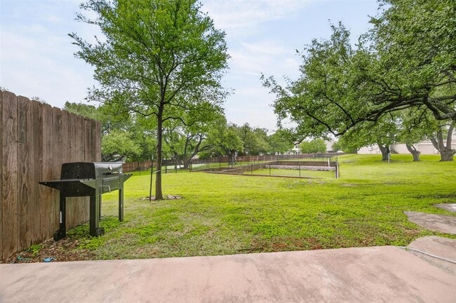 Building Photo - 2632 Century Park Blvd