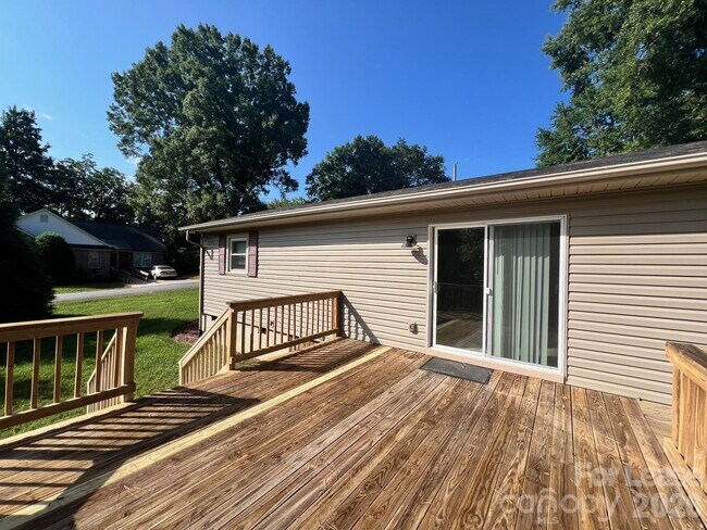 Building Photo - 119 Klutz Rd